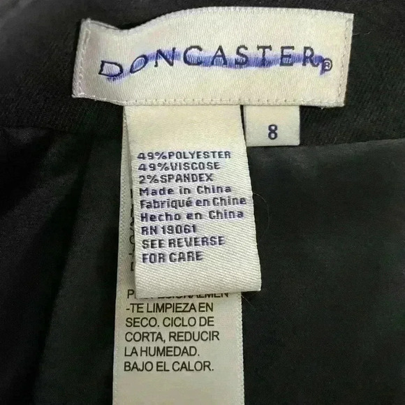 New With Tags DONCASTER Skirt Size 8 Black Pencil Knee Length Zip Career Office - Picture 2 of 7